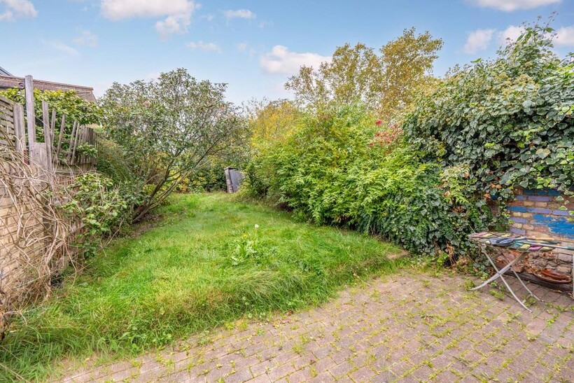 Wrentham Avenue, Queen's Park... 5 bed terraced house to rent - £7,800 pcm (£1,800 pw)