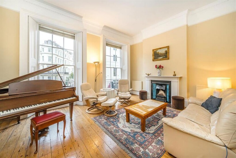 Sussex Place, London W2 4 bed flat to rent - £5,997 pcm (£1,384 pw)