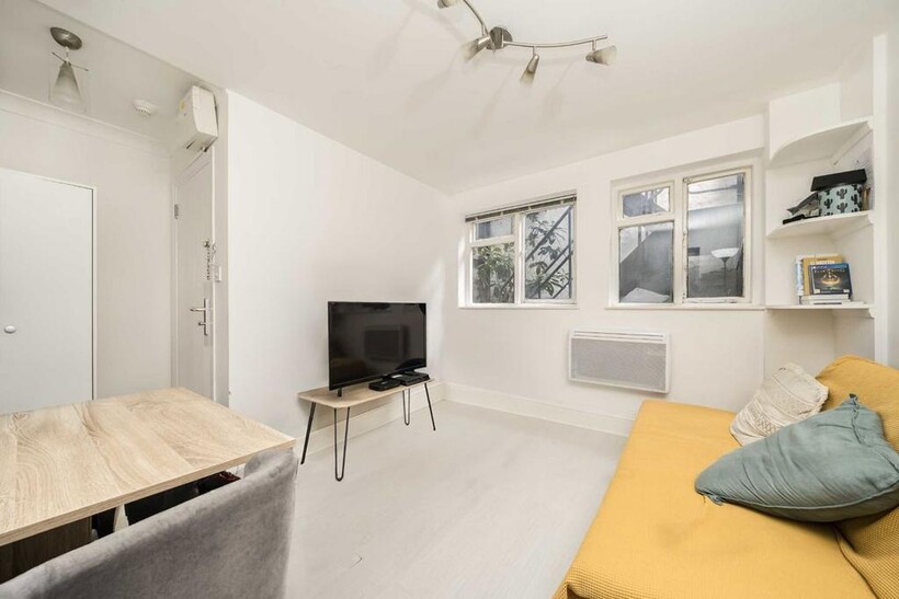 Kensington Gardens Square, London W2 1 bed flat to rent - £1,699 pcm (£392 pw)