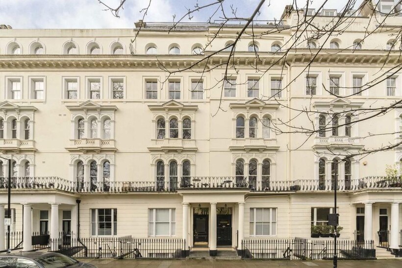 Kensington Gardens Square, London W2 1 bed flat to rent - £1,699 pcm (£392 pw)