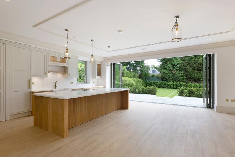 Heath Rise, Wentworth, Virginia water... 5 bed detached house to rent - £19,500 pcm (£4,500 pw)