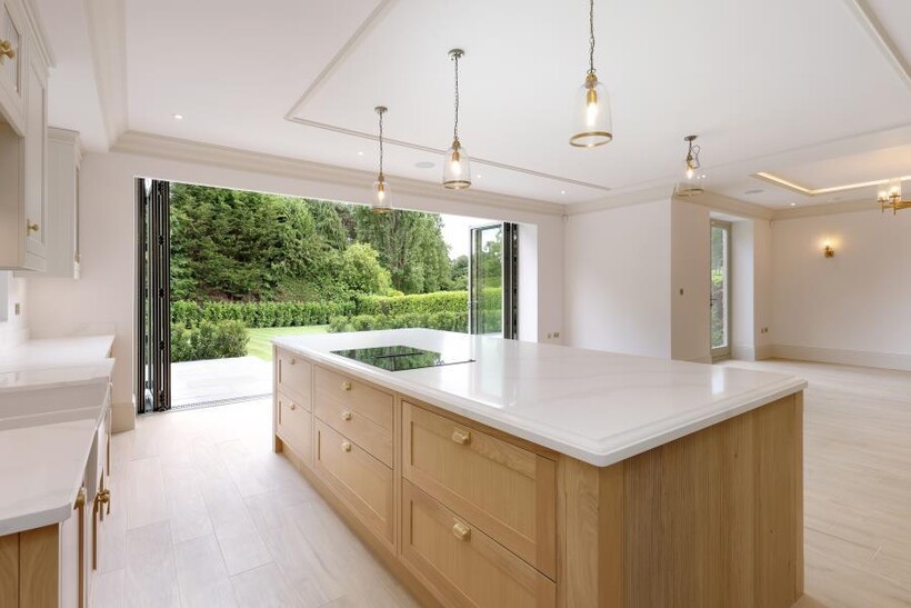 Heath Rise, Wentworth, Virginia water... 5 bed detached house to rent - £19,500 pcm (£4,500 pw)