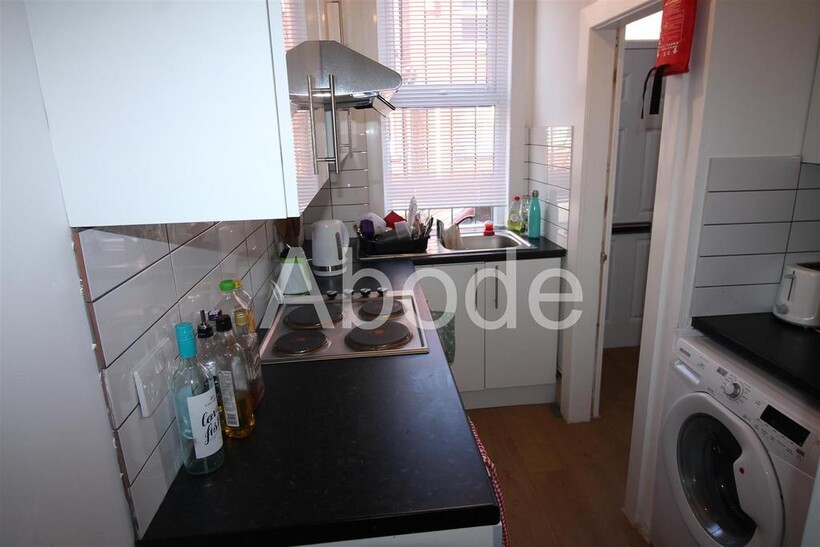 Autumn Grove, Hyde Park, Leeds 2 bed house to rent - £997 pcm (£230 pw)
