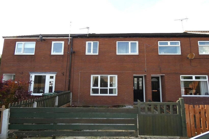 Britannia Street, Stanningley, Pudsey 3 bed townhouse to rent - £1,100 pcm (£254 pw)