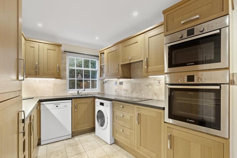 4 eliot mews 1 30.10.png