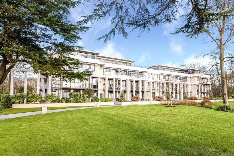 Charters Road, Sunningdale 4 bed flat to rent - £6,750 pcm (£1,558 pw)