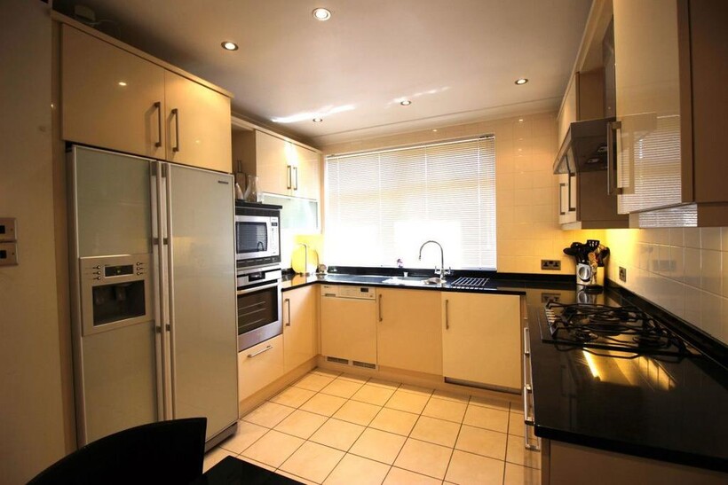 Cleadon Old Hall 2 bed apartment to rent - £950 pcm (£219 pw)