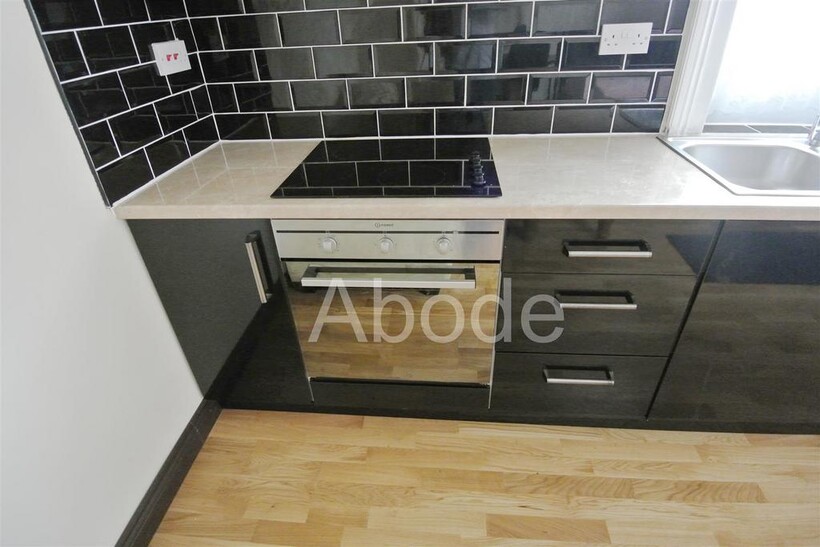 Royal Park Terrace, Hyde Park, Leeds 1 bed flat to rent - £672 pcm (£155 pw)