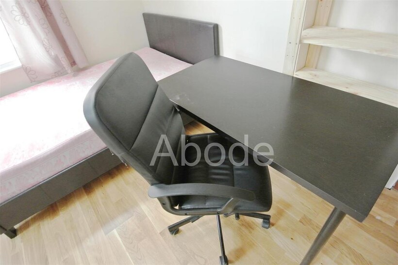 Royal Park Terrace, Hyde Park, Leeds 1 bed flat to rent - £672 pcm (£155 pw)