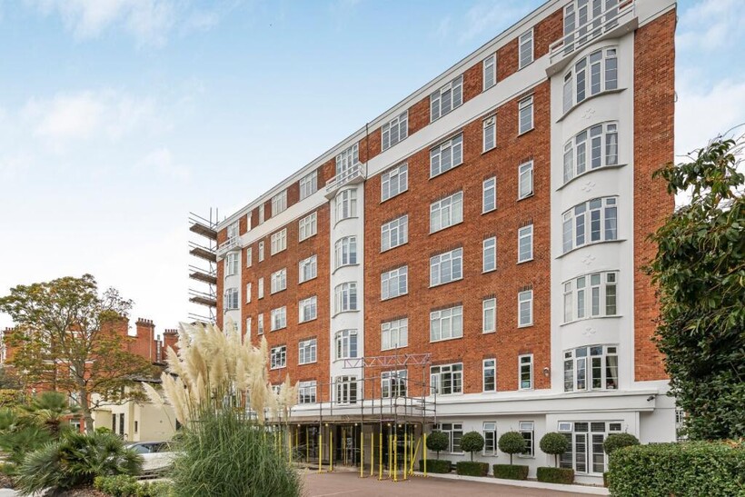 Grove End Road, London NW8 2 bed flat to rent - £2,950 pcm (£681 pw)