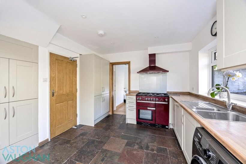 Walmer Crescent, Brighton BN2 5 bed semi-detached house to rent - £3,141 pcm (£725 pw)