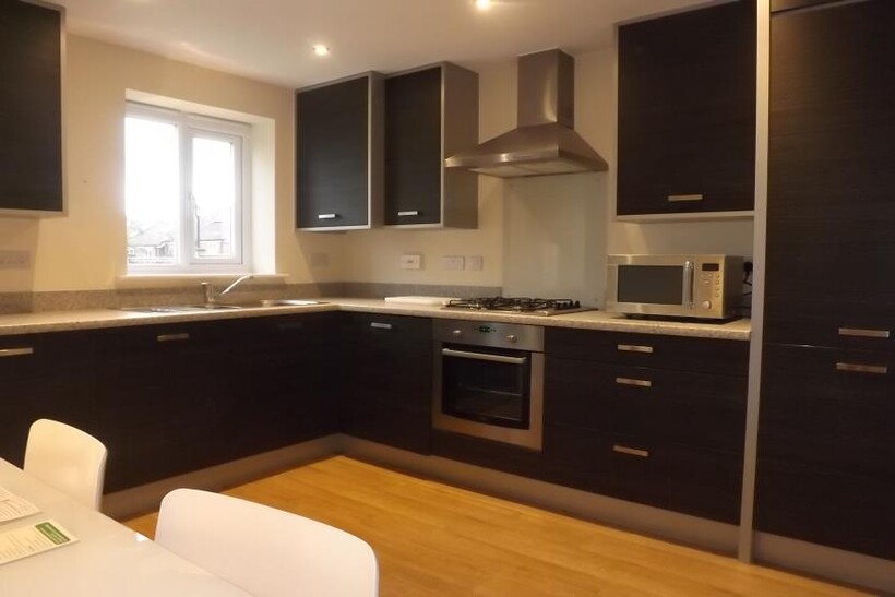 Long Down Avenue, Bristol BS16 5 bed terraced house to rent - £3,875 pcm (£894 pw)