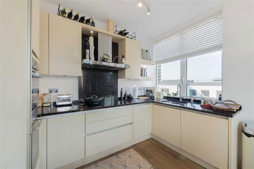 The Quadrangle, London SW10 2 bed flat to rent - £3,696 pcm (£853 pw)
