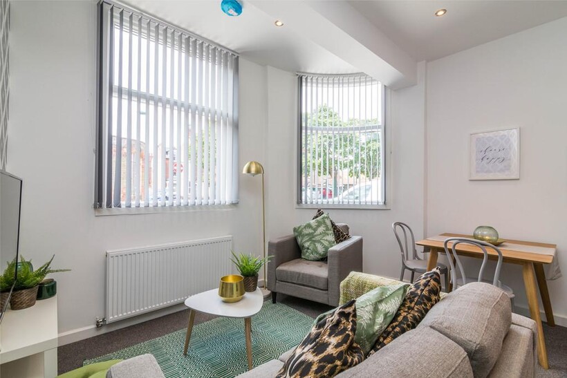 Flat 1 The Moog - themoog2-8