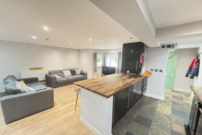 Bright and spacious contemporary living room fe...