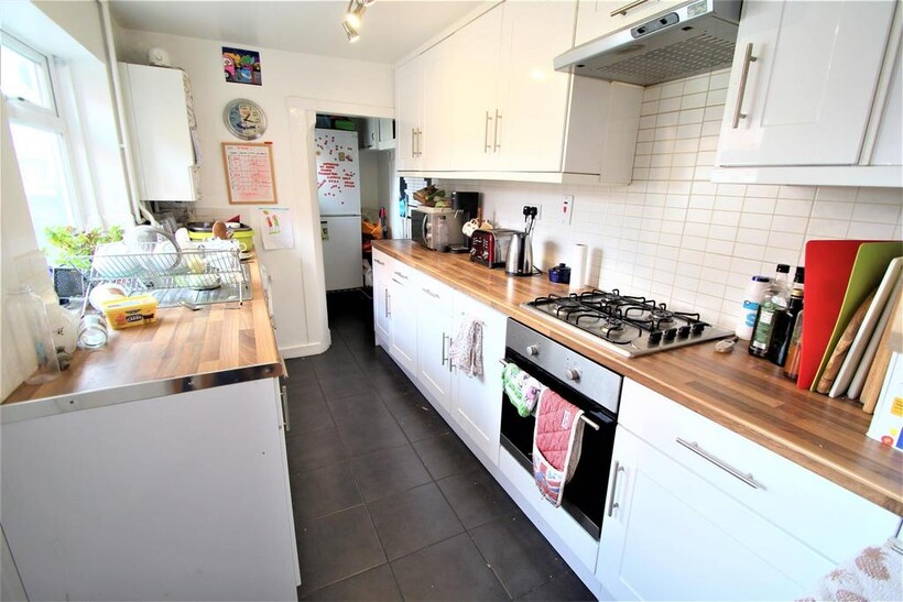 Wilton Grove, Meanwood, Leeds, LS6 4ES 4 bed terraced house to rent - £2,305 pcm (£532 pw)