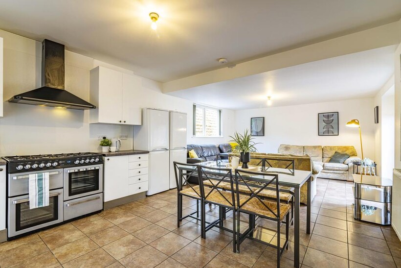 81 Harlaxton Drive-30