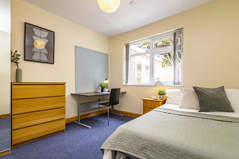 81 Harlaxton Drive-16