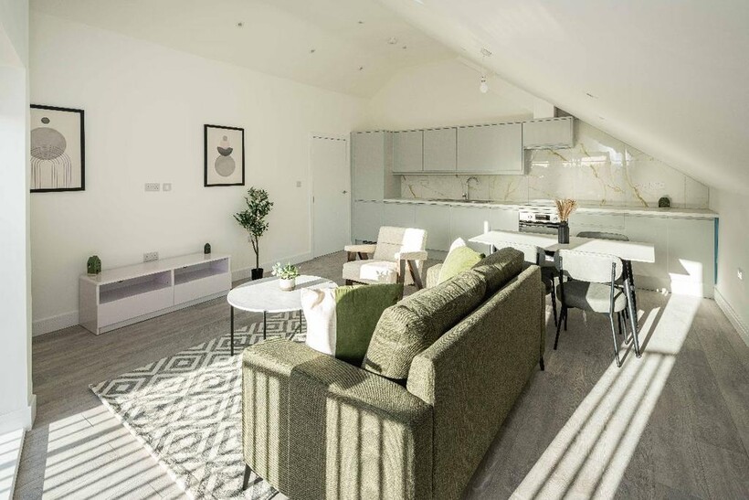 London N9 2 bed flat to rent - £2,150 pcm (£496 pw)