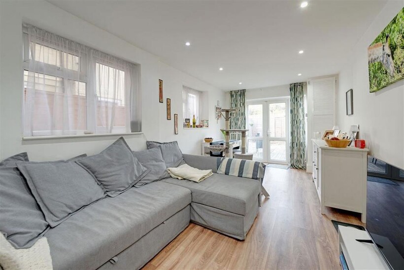 Chapter Road, London NW2 1 bed flat to rent - £1,699 pcm (£392 pw)