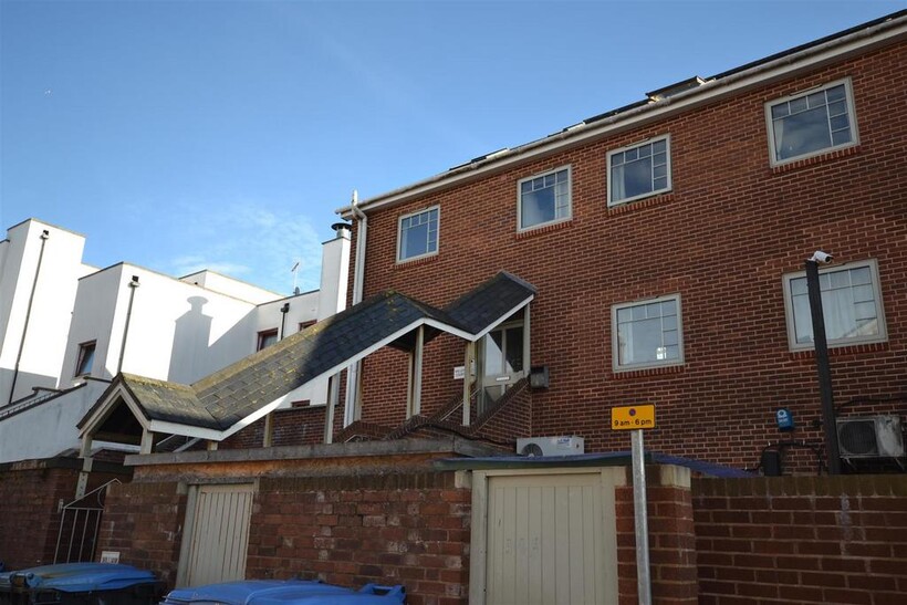 William Court, Acland Road, Exeter 2 bed flat to rent - £1,473 pcm (£340 pw)