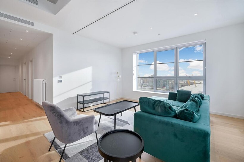 Douglass Tower, Goodluck Hope Walk... 3 bed flat to rent - £3,696 pcm (£853 pw)