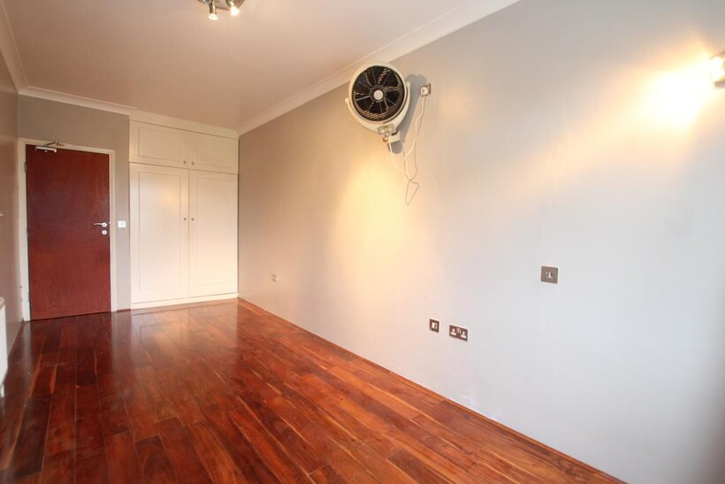 Fishponds Road, London SW17 1 bed in a house share to rent - £870 pcm (£201 pw)