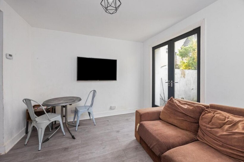 Brighton, East Sussex BN2 6 bed terraced house to rent - £4,368 pcm (£1,008 pw)