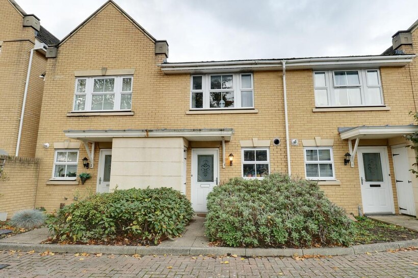 Cromwell Close, Bromley BR2 2 bed semi-detached house to rent - £1,900 pcm (£438 pw)