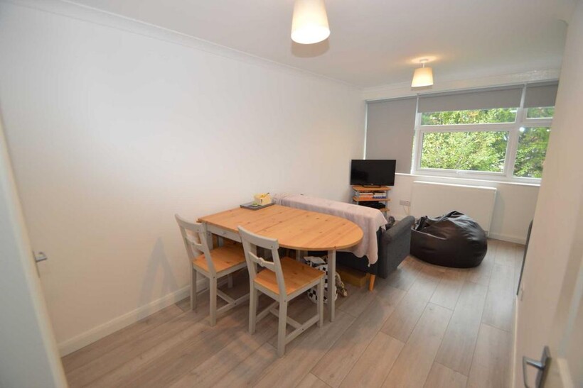 WEYBRIDGE 1 bed apartment to rent - £1,025 pcm (£237 pw)