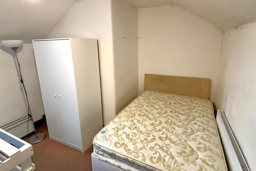 Available Now - 1 Room - Wylds Lane... 4 bed terraced house to rent - £2,320 pcm (£535 pw)