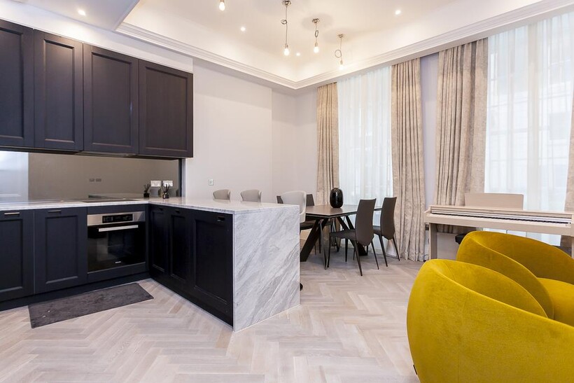 Old Queen Street, London SW1H 2 bed apartment to rent - £6,478 pcm (£1,495 pw)