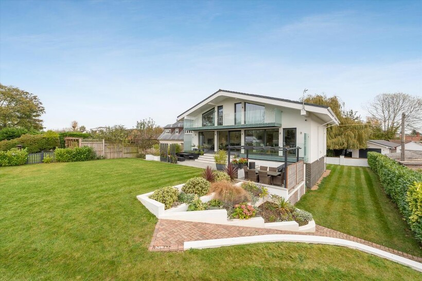 Ham Island, Old Windsor, Windsor... 4 bed detached house to rent - £8,500 pcm (£1,962 pw)