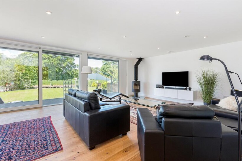 Ham Island, Old Windsor, Windsor... 4 bed detached house to rent - £8,500 pcm (£1,962 pw)