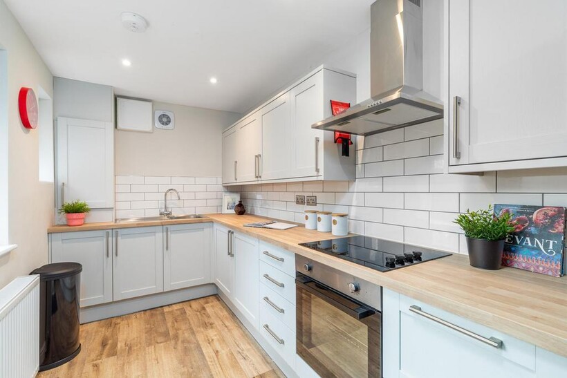 Burley Road, Leeds LS4 6 bed house to rent - £3,666 pcm (£846 pw)