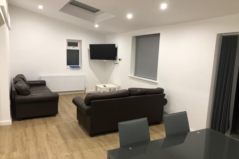 Langdale Avenue, Leeds LS6 6 bed house to rent - £3,380 pcm (£780 pw)