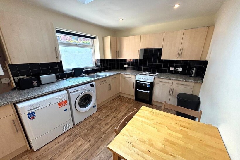 33a Cemetery Avenue, Sheffield 3 bed house share to rent - £442 pcm (£102 pw)