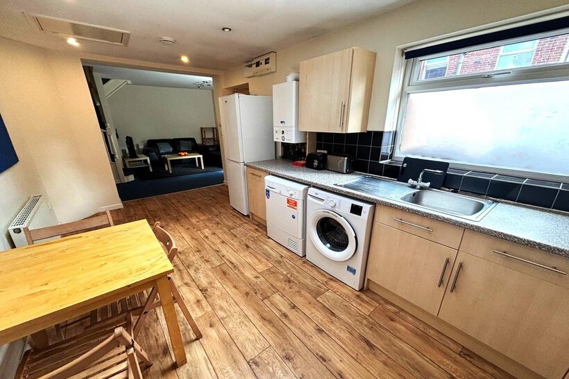 33a Cemetery Avenue, Sheffield 3 bed house share to rent - £442 pcm (£102 pw)