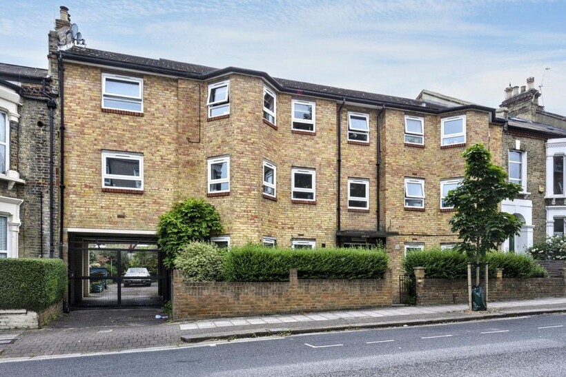 55 Shenley Road, London, SE5 1 bed apartment to rent - £1,750 pcm (£404 pw)