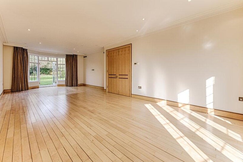 KINGSLEY WAY, LONDON, N2 6 bed detached house to rent - £10,500 pcm (£2,423 pw)