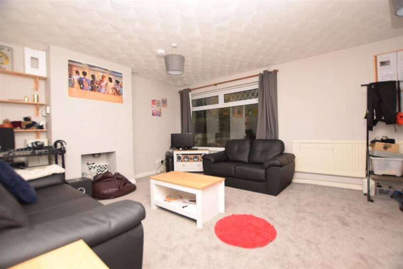 BPC02361, Trentham Close 4 bed semi-detached house to rent - £3,050 pcm (£704 pw)