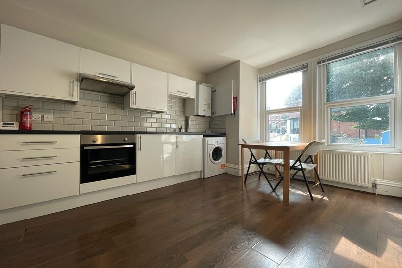 Brighton, East Sussex BN2 6 bed terraced house to rent - £4,030 pcm (£930 pw)