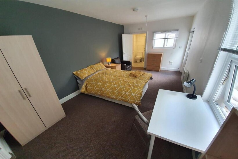 Brighton, East Sussex BN2 6 bed terraced house to rent - £4,030 pcm (£930 pw)