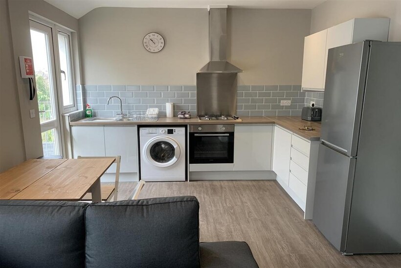 56C Coombe Road, East Sussex BN2 2 bed apartment to rent - £1,800 pcm (£415 pw)