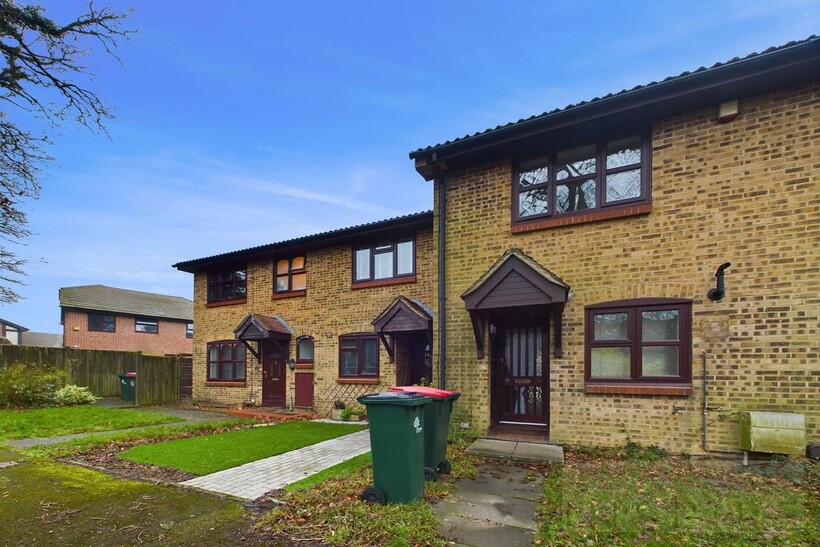 Ferndown, Crawley RH10 2 bed terraced house to rent - £1,500 pcm (£346 pw)