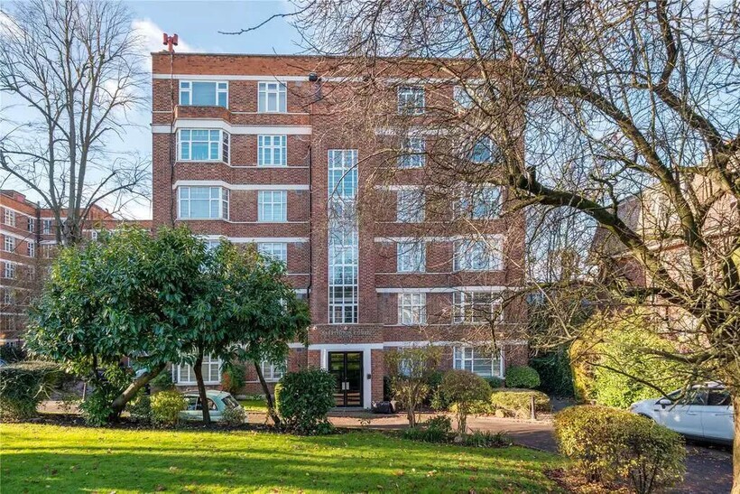 Colney Hatch Lane, Muswell Hill... 2 bed flat to rent - £1,800 pcm (£415 pw)