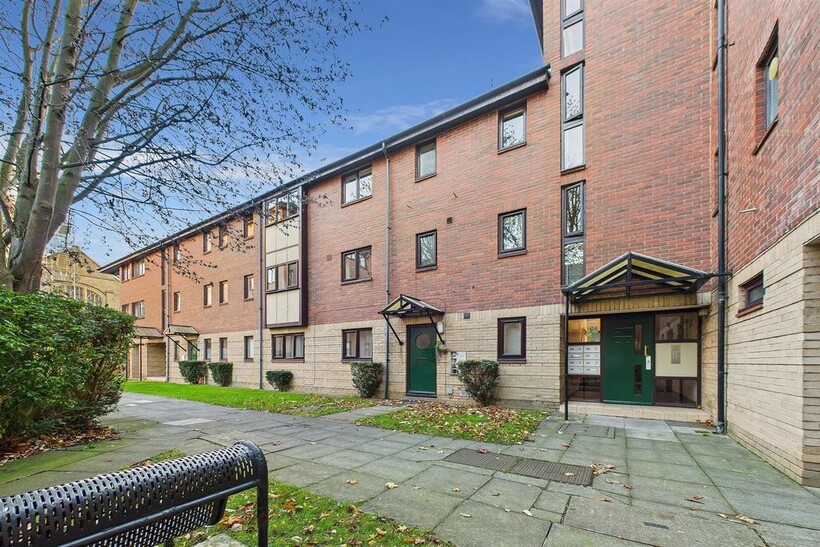 CAM02655 G0-PR0402-STILL014 alt.jpeg