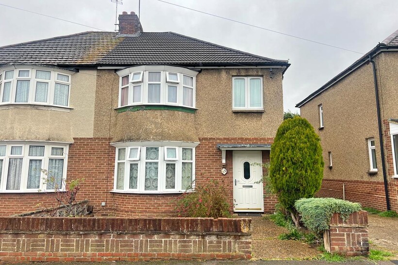 Coronation Road, Aldershot GU11 3 bed semi-detached house to rent - £1,750 pcm (£404 pw)