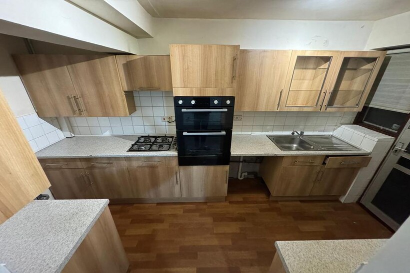 Langley Crescent, Hayes UB3 1 bed in a house share to rent - £949 pcm (£219 pw)