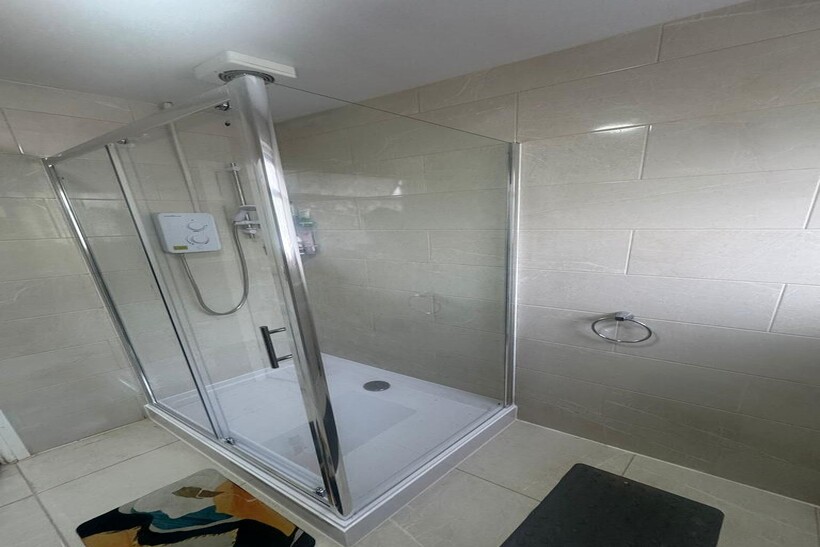 Langley Crescent, Hayes UB3 1 bed in a house share to rent - £949 pcm (£219 pw)